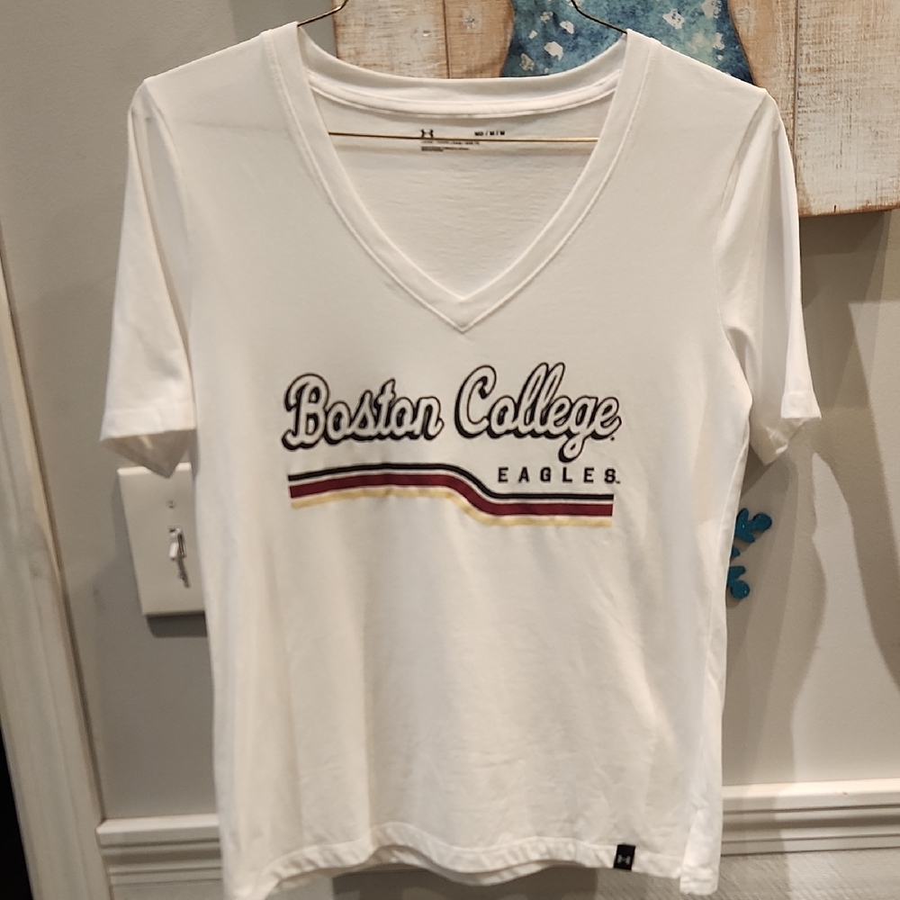 EUC Under Armour Loose Boston College Eagles Women's Sz MD V-Neck T-shirt